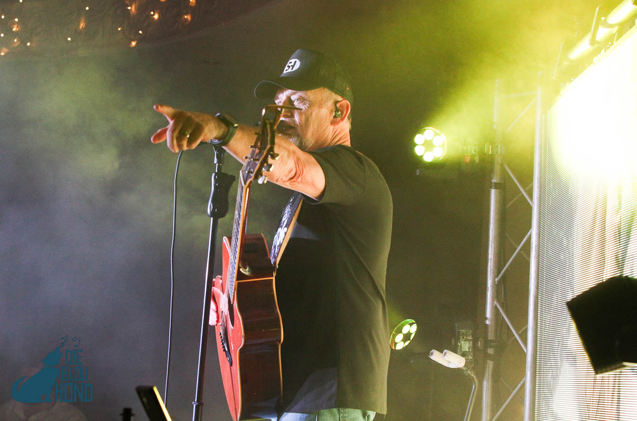 Steve Hofmeyr Des '25